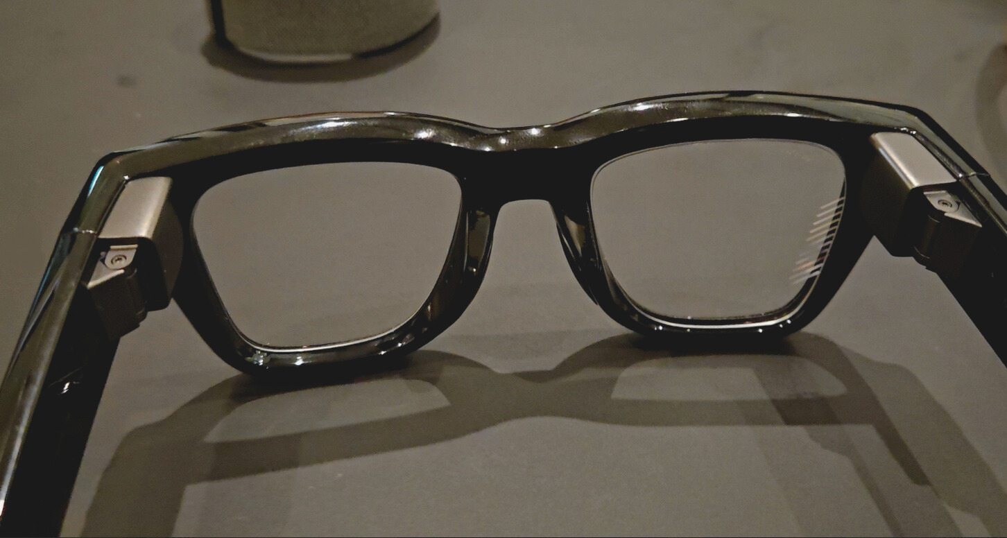 Meta Ray-Ban Dispaly Glasses Back